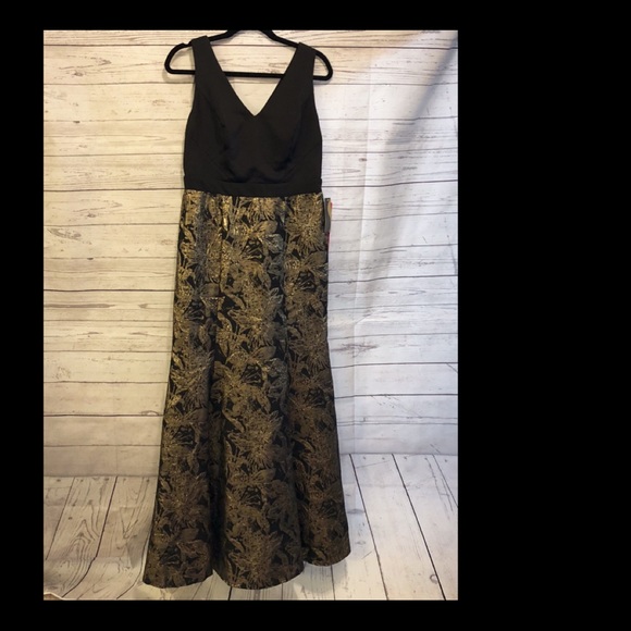 NWT Ignite Evenings Black and Gold Formal Dress - Picture 1 of 6